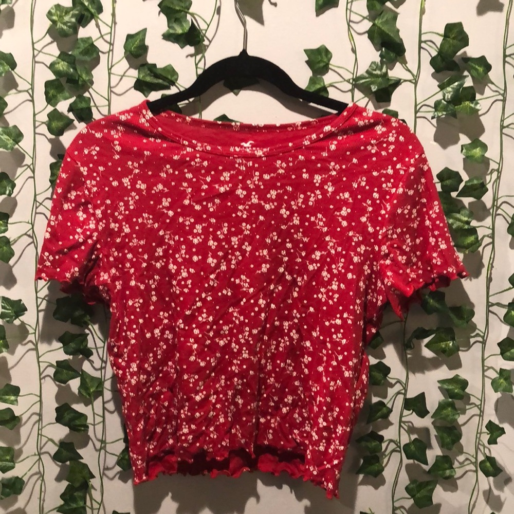 red hollister lettuce edge tee